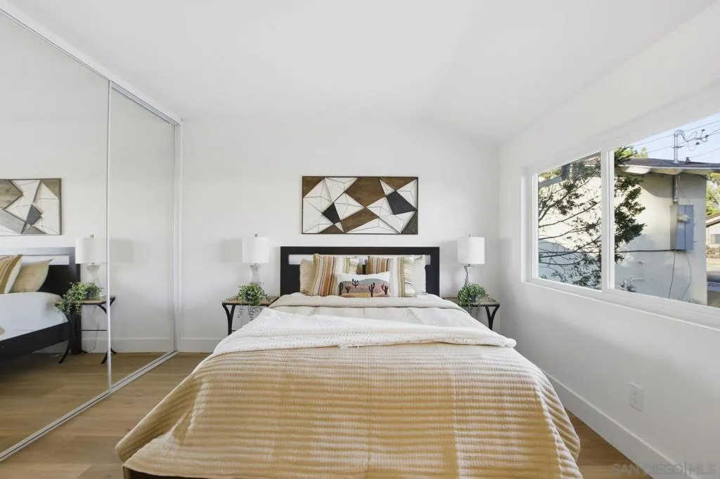 6272 S Lake Ct, San Diego, California 92119 home-pic-25